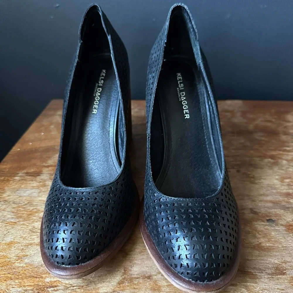 Kelsi Dagger Brooklyn Hall Pump Laser Cut Black Stacked Heel Size 8.5